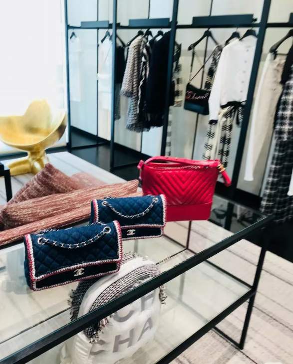 Picture of Chanel Handbags 2 _SKUfw239845831fw